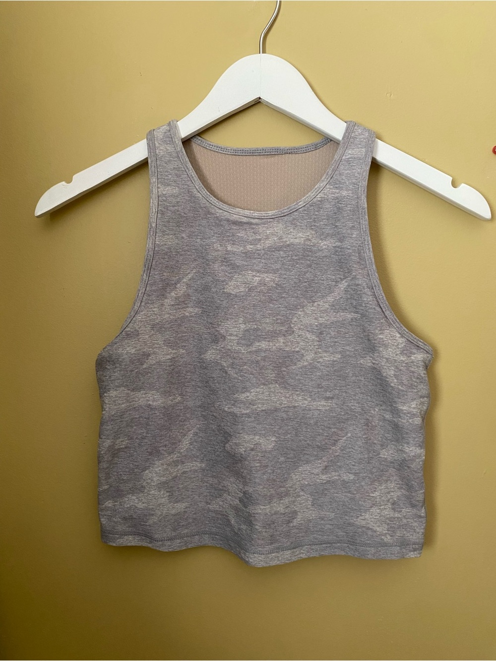 Pose Sleeveless Camo Crop Tank Top - Light Gray, Small